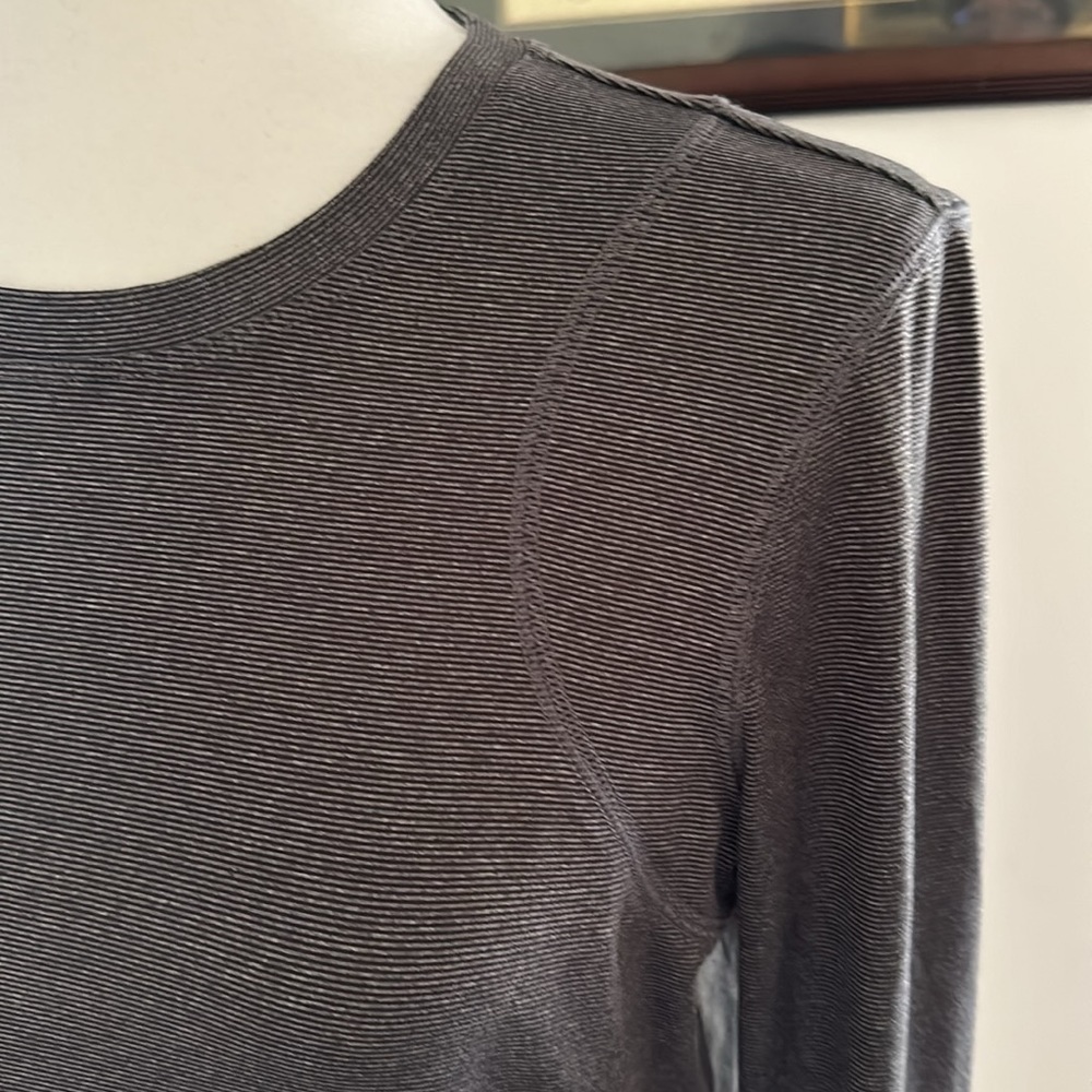 Zella Women's Top Activewear/Performance Long Sleeves With Thumb Holes Med. Gray - Picture 5 of 13
